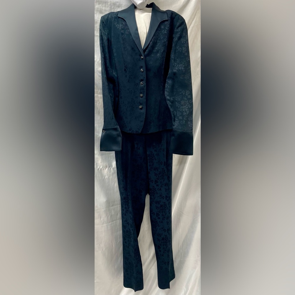Jacquard pantsuit with satin weave collar & cuffs.  Invisible rear zip pants.